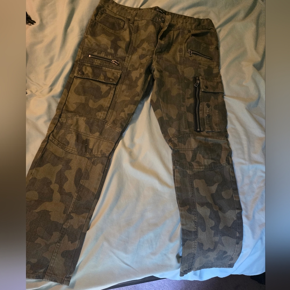 INC International Concepts Men's Olive Camo Cargo Pants